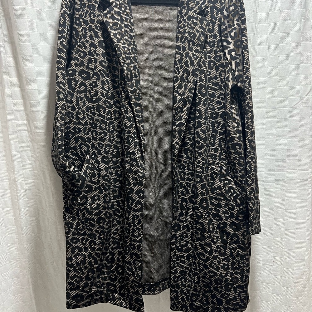 MELLODAY Black and Beige Animal Print Cardigan
